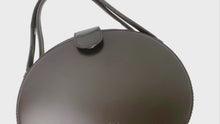 ギャラリービューアLOEWE VINTAGE LOGO LEATHER ROUND SHOULDER BAG BROWN - 01491に読み込んでビデオを見る