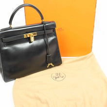 Load image into Gallery viewer, Hermes Kelly 32 Boxcalf Black - 00929 - Fingertips Vintage
