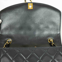 Load image into Gallery viewer, Chanel Vintage Bag Diana 25 cm - 00943 - Fingertips Vintage
