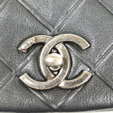 Load image into Gallery viewer, Chanel Matelasse Single Flap Chain Shoulder Bag－01045